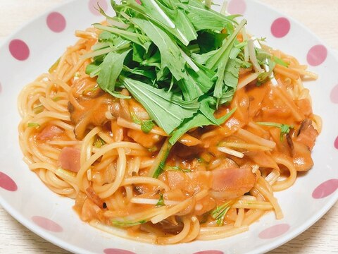 まいたけベーコンと水菜のトマトクリームパスタ